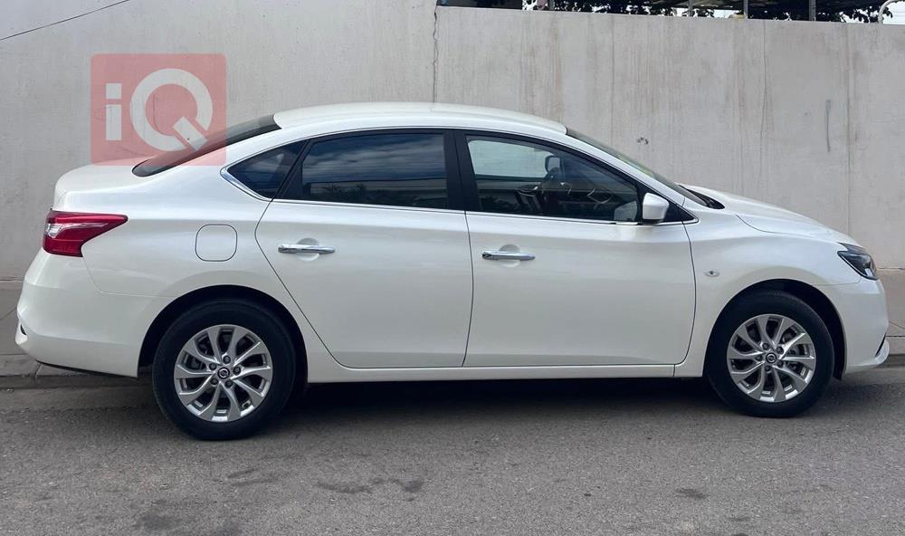 نيسان سيلفي